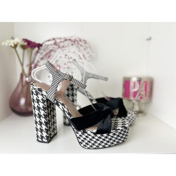 Betsey Johnson Melanni Houndstooth Block Heel Platform Sandal Black White 11 NIB - Picture 3 of 13